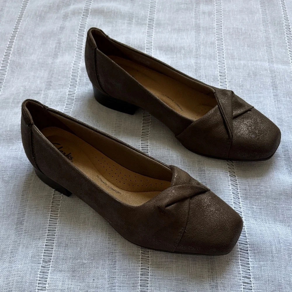 Clarks Tilmont Dalia Loafer in Bronze